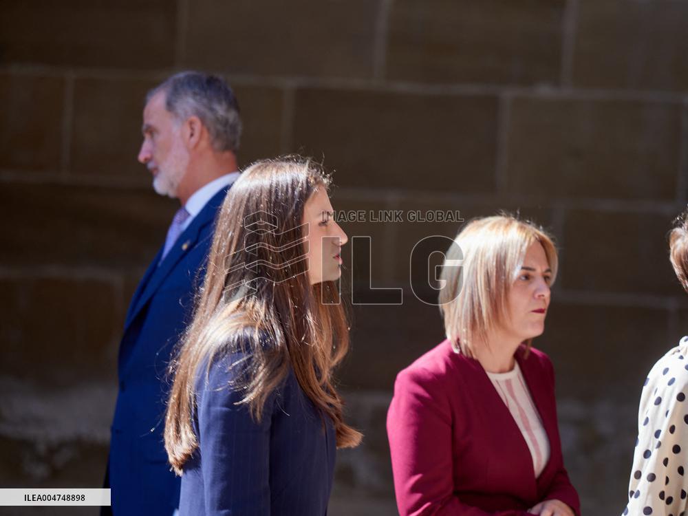 Royals Visit The Community Of Navarre