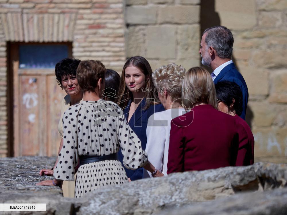 Royals Visit The Community Of Navarre