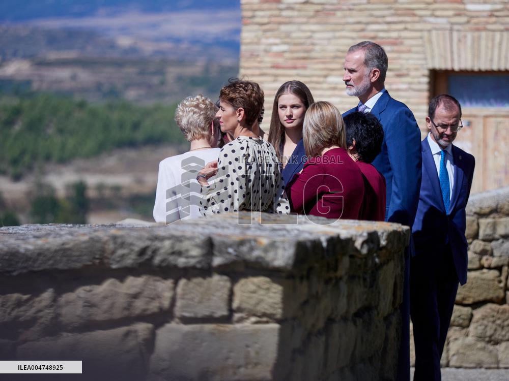 Royals Visit The Community Of Navarre