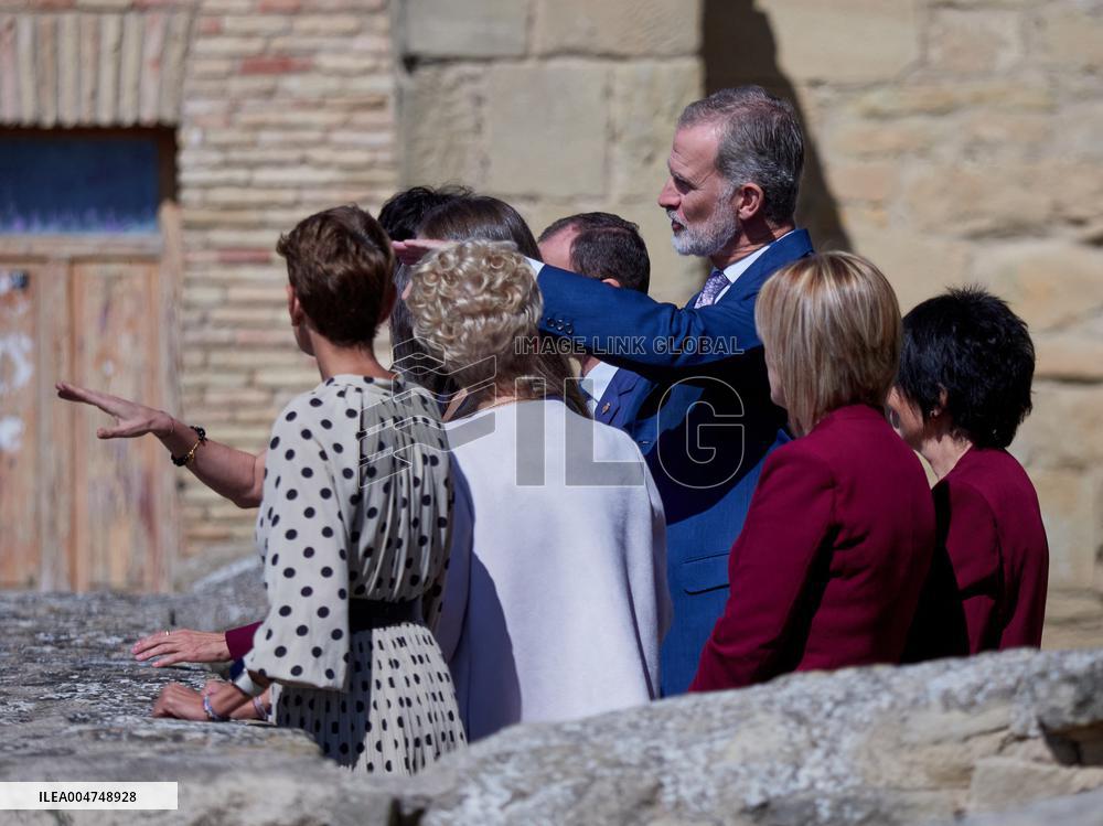 Royals Visit The Community Of Navarre