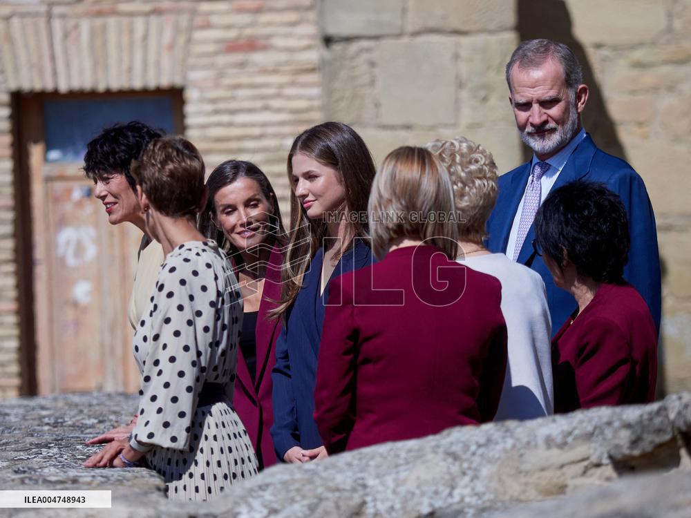 Royals Visit The Community Of Navarre