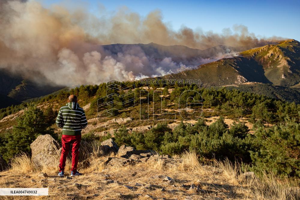 Fire in the Pico del Lobo area - Spain