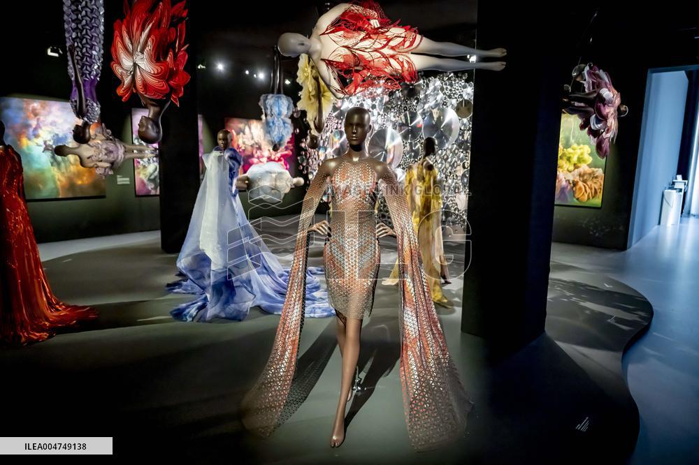 Kunsthal Presents Living Look By Iris van Herpen - Rotterdam