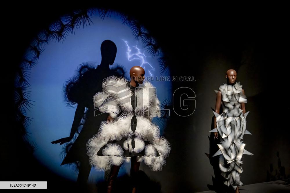 Kunsthal Presents Living Look By Iris van Herpen - Rotterdam