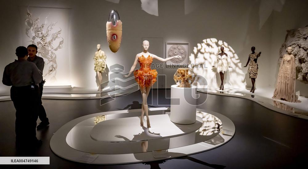 Kunsthal Presents Living Look By Iris van Herpen - Rotterdam