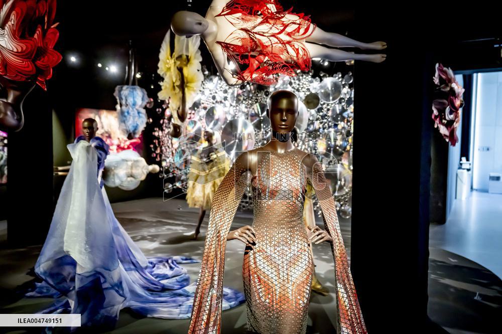 Kunsthal Presents Living Look By Iris van Herpen - Rotterdam