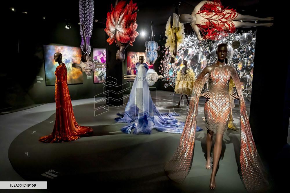 Kunsthal Presents Living Look By Iris van Herpen - Rotterdam