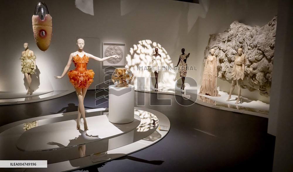Kunsthal Presents Living Look By Iris van Herpen - Rotterdam