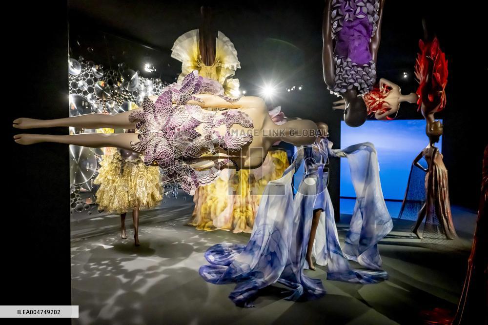 Kunsthal Presents Living Look By Iris van Herpen - Rotterdam