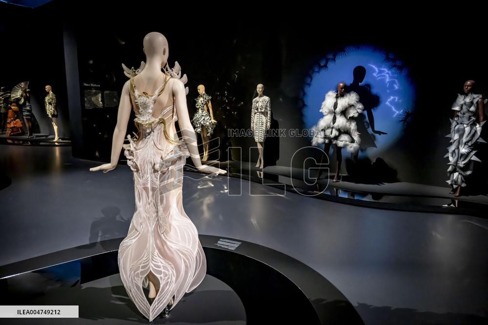 Kunsthal Presents Living Look By Iris van Herpen - Rotterdam