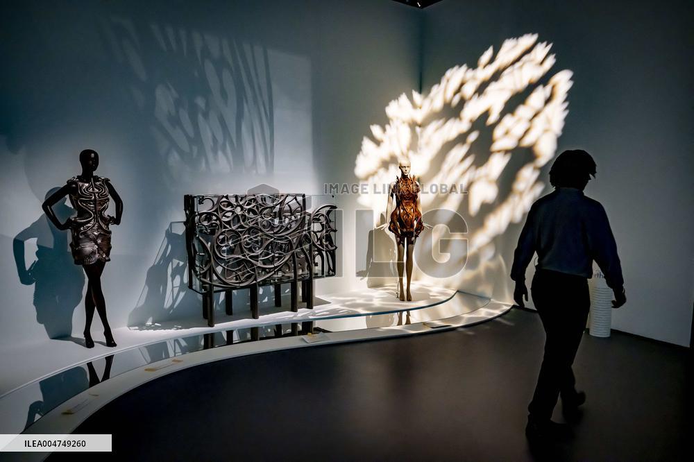 Kunsthal Presents Living Look By Iris van Herpen - Rotterdam