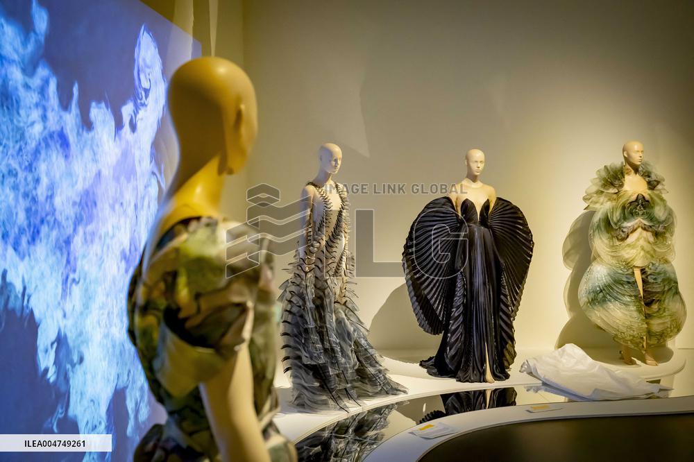 Kunsthal Presents Living Look By Iris van Herpen - Rotterdam