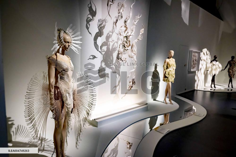 Kunsthal Presents Living Look By Iris van Herpen - Rotterdam