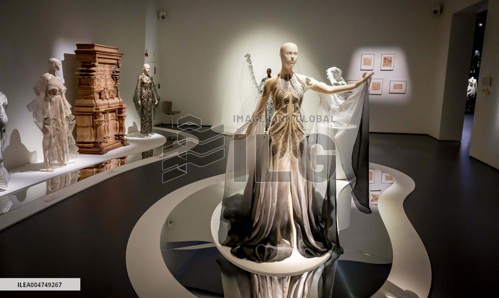 Kunsthal Presents Living Look By Iris van Herpen - Rotterdam