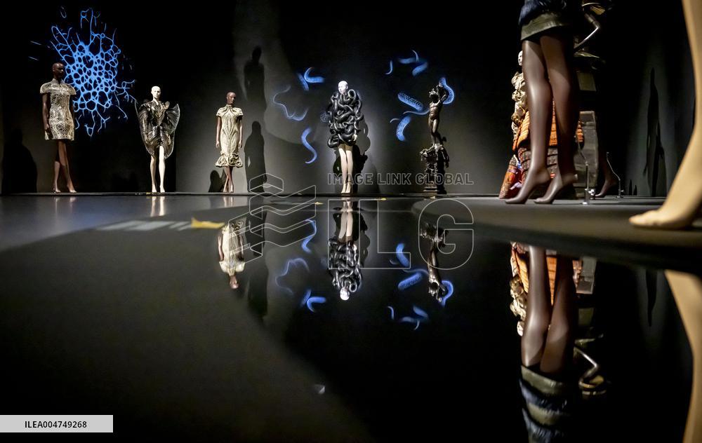 Kunsthal Presents Living Look By Iris van Herpen - Rotterdam