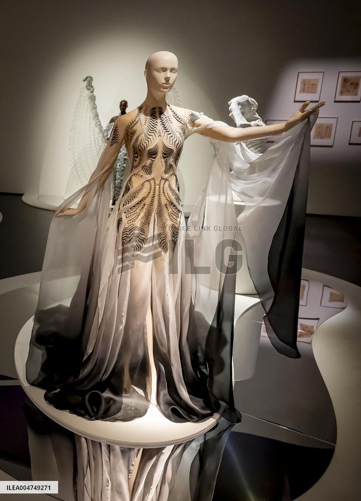 Kunsthal Presents Living Look By Iris van Herpen - Rotterdam