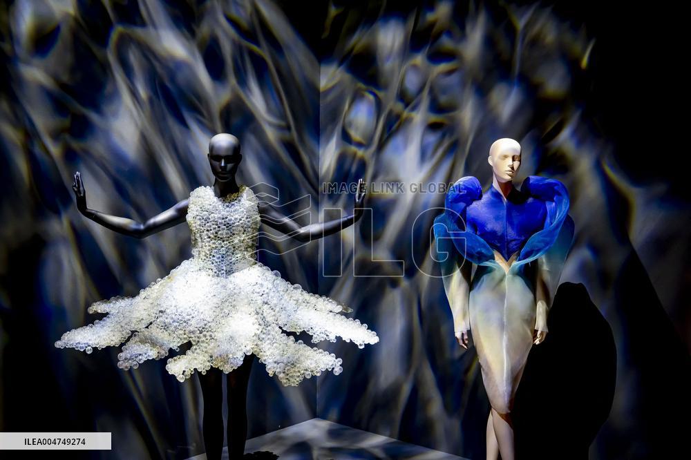 Kunsthal Presents Living Look By Iris van Herpen - Rotterdam
