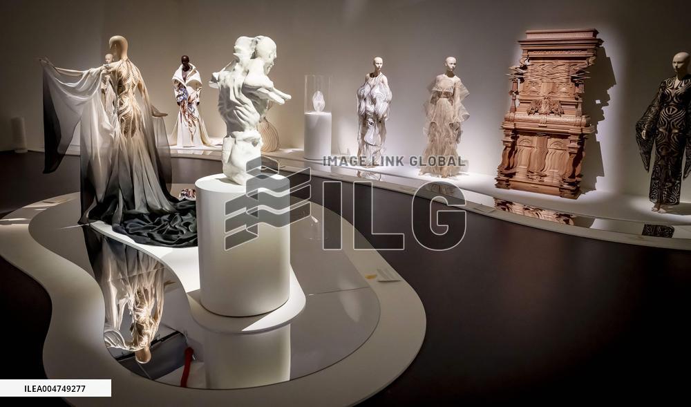 Kunsthal Presents Living Look By Iris van Herpen - Rotterdam