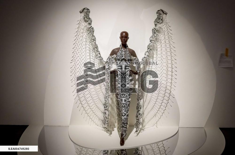 Kunsthal Presents Living Look By Iris van Herpen - Rotterdam