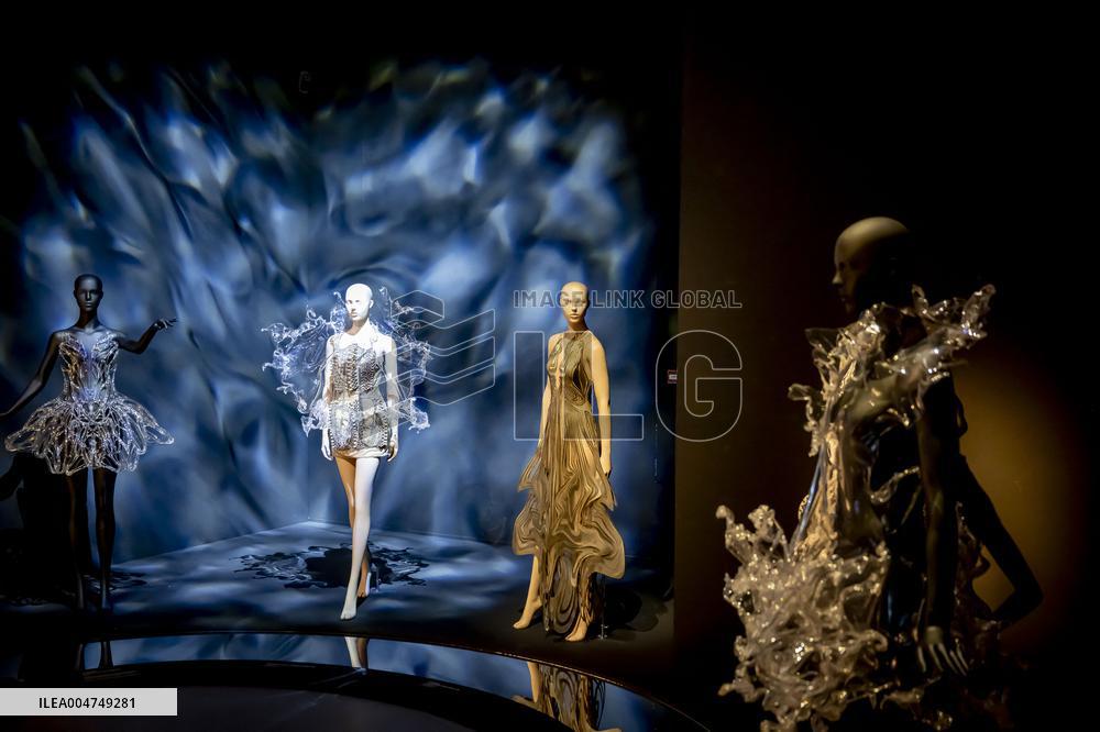 Kunsthal Presents Living Look By Iris van Herpen - Rotterdam