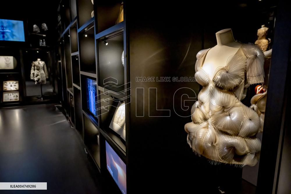Kunsthal Presents Living Look By Iris van Herpen - Rotterdam