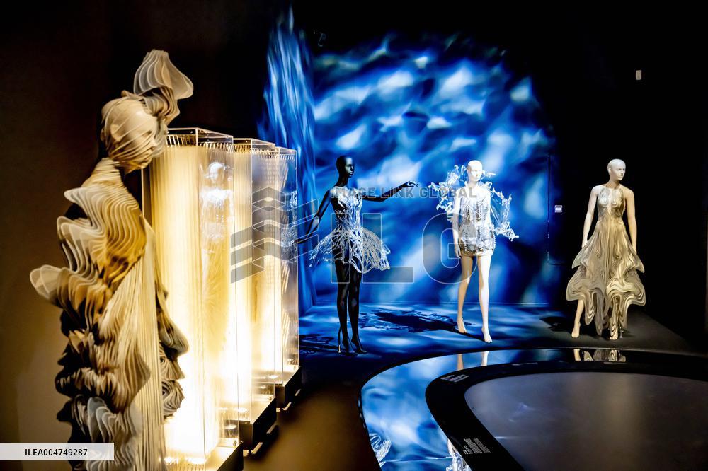 Kunsthal Presents Living Look By Iris van Herpen - Rotterdam