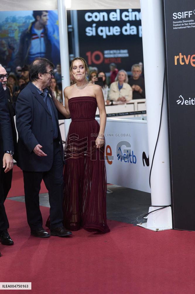 73rd San Sebastian International Film Festival - 'Anatonia de un instante' Red Carpet