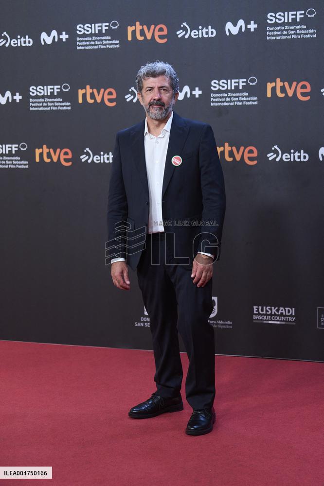73rd San Sebastian International Film Festival - 'Anatonia de un instante' Red Carpet