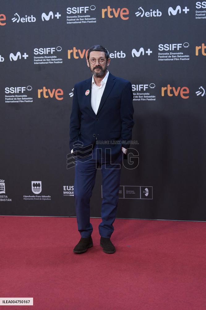 73rd San Sebastian International Film Festival - 'Anatonia de un instante' Red Carpet