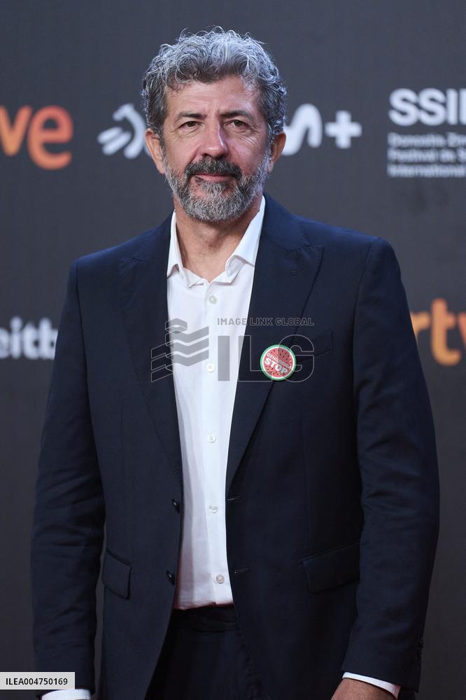73rd San Sebastian International Film Festival - 'Anatonia de un instante' Red Carpet