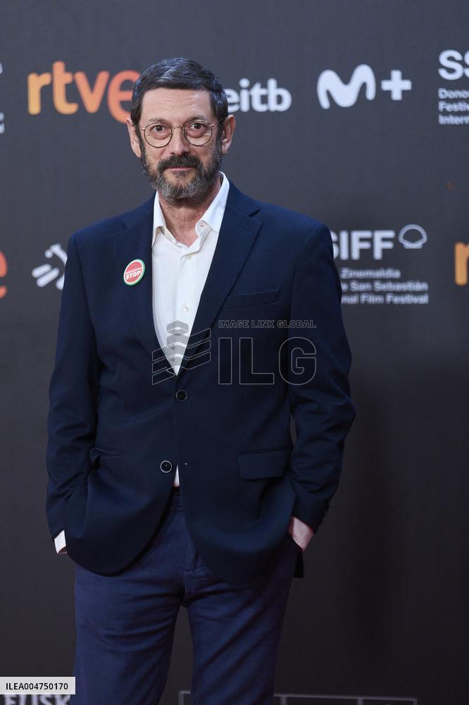73rd San Sebastian International Film Festival - 'Anatonia de un instante' Red Carpet