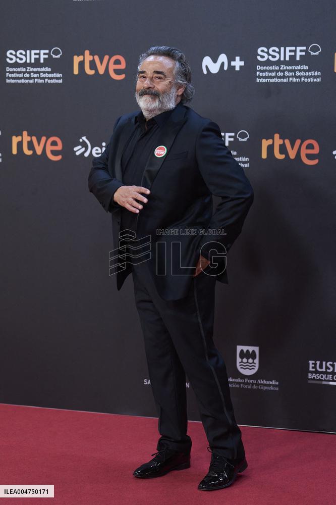 73rd San Sebastian International Film Festival - 'Anatonia de un instante' Red Carpet