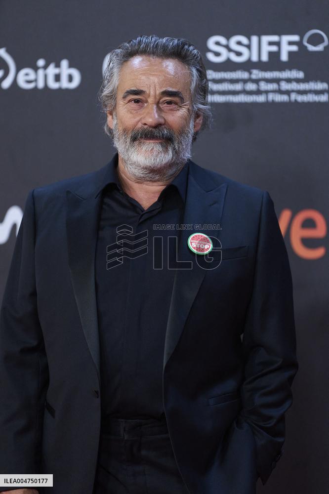 73rd San Sebastian International Film Festival - 'Anatonia de un instante' Red Carpet