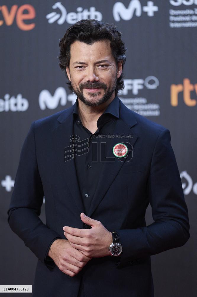 73rd San Sebastian International Film Festival - 'Anatonia de un instante' Red Carpet