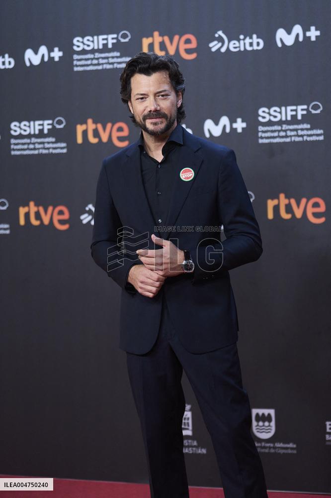 73rd San Sebastian International Film Festival - 'Anatonia de un instante' Red Carpet