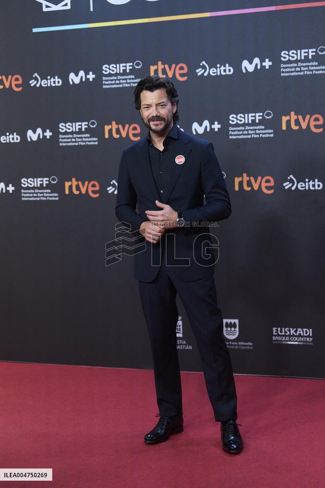73rd San Sebastian International Film Festival - 'Anatonia de un instante' Red Carpet