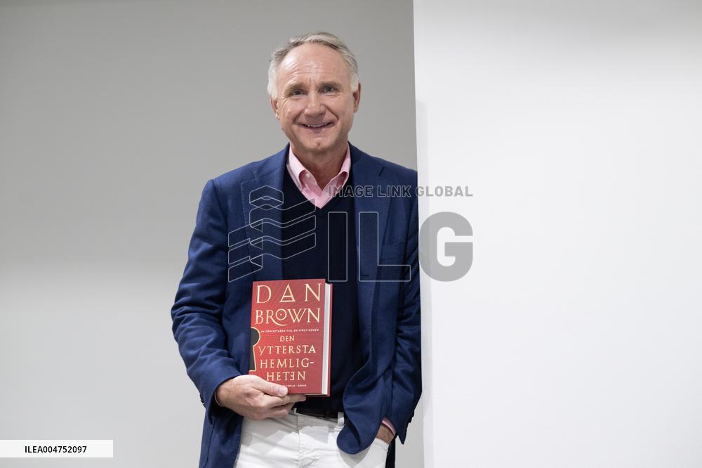 DAN BROWN