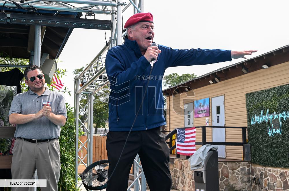 Curtis Sliwa Campaigns on Staten Island