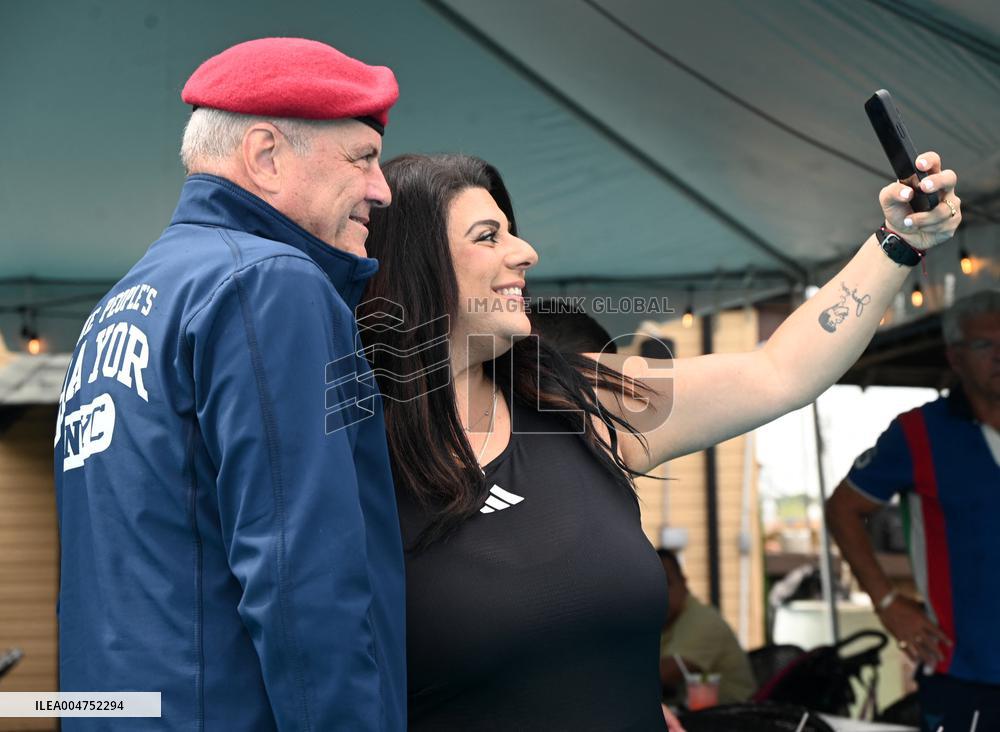 Curtis Sliwa Campaigns on Staten Island