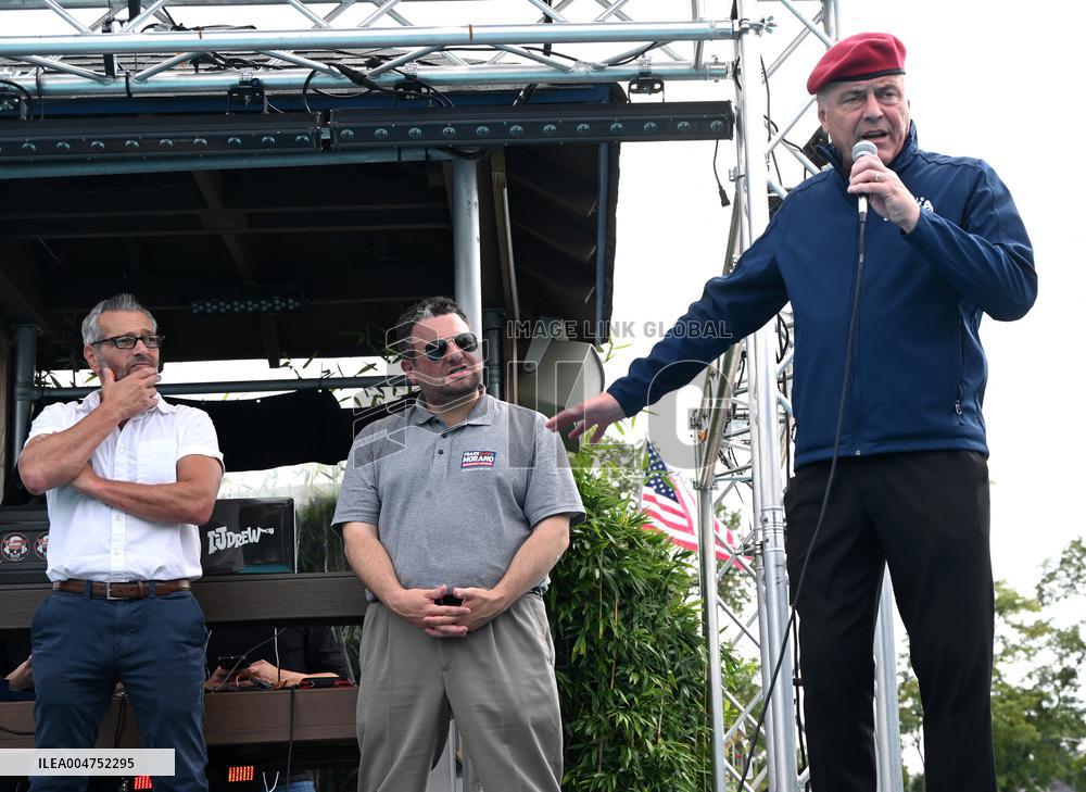 Curtis Sliwa Campaigns on Staten Island
