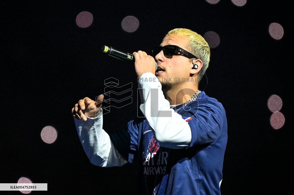 PLK performance at Parc des Princes - FA