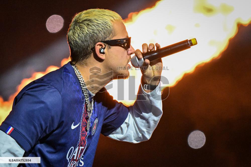 PLK performance at Parc des Princes - FA