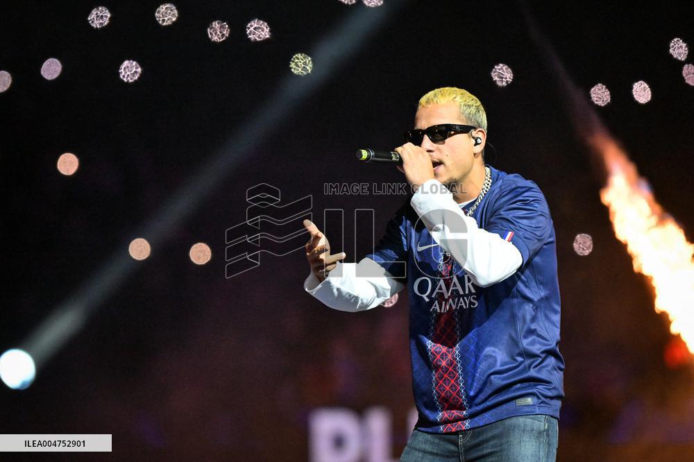 PLK performance at Parc des Princes - FA
