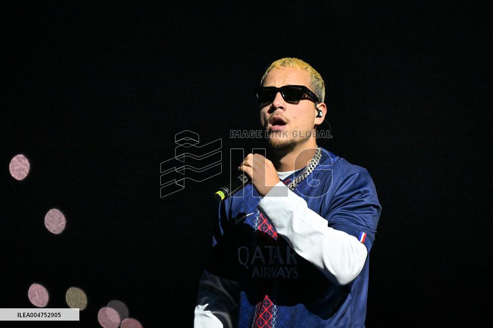 PLK performance at Parc des Princes - FA