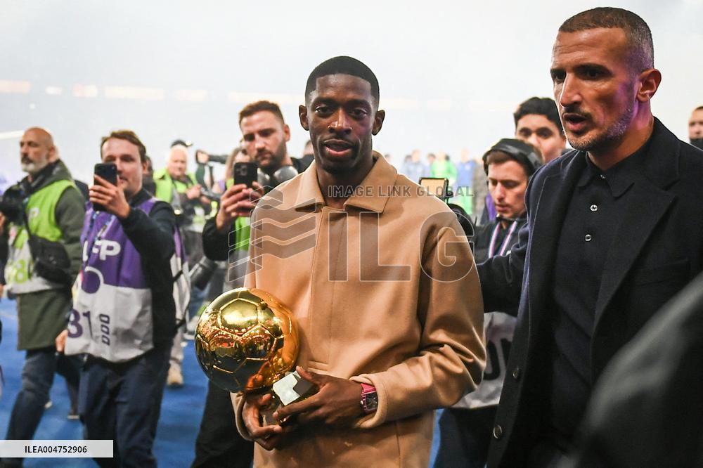 Ousmane Dembele celebrates his Ballon dOr at Parc des Princes - FA