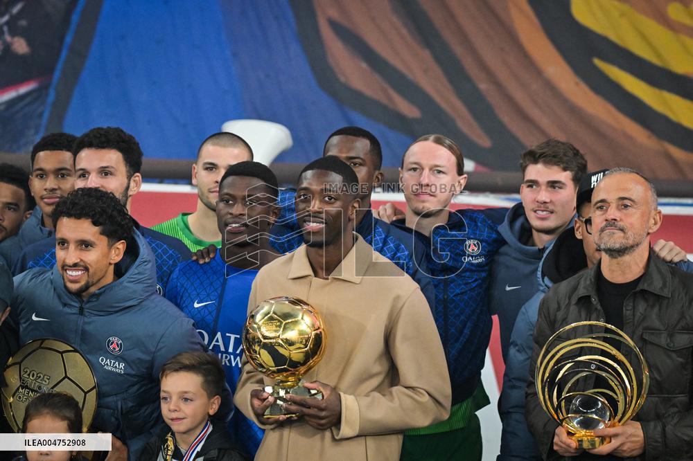 Ousmane Dembele celebrates his Ballon dOr at Parc des Princes - FA