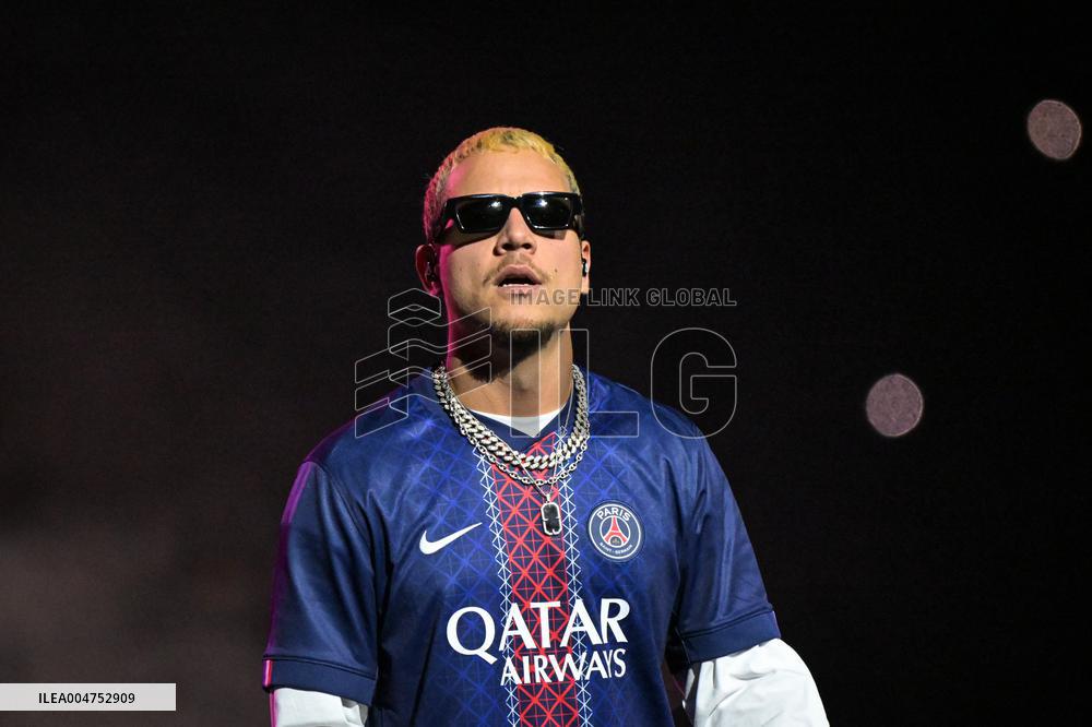 PLK performance at Parc des Princes - FA