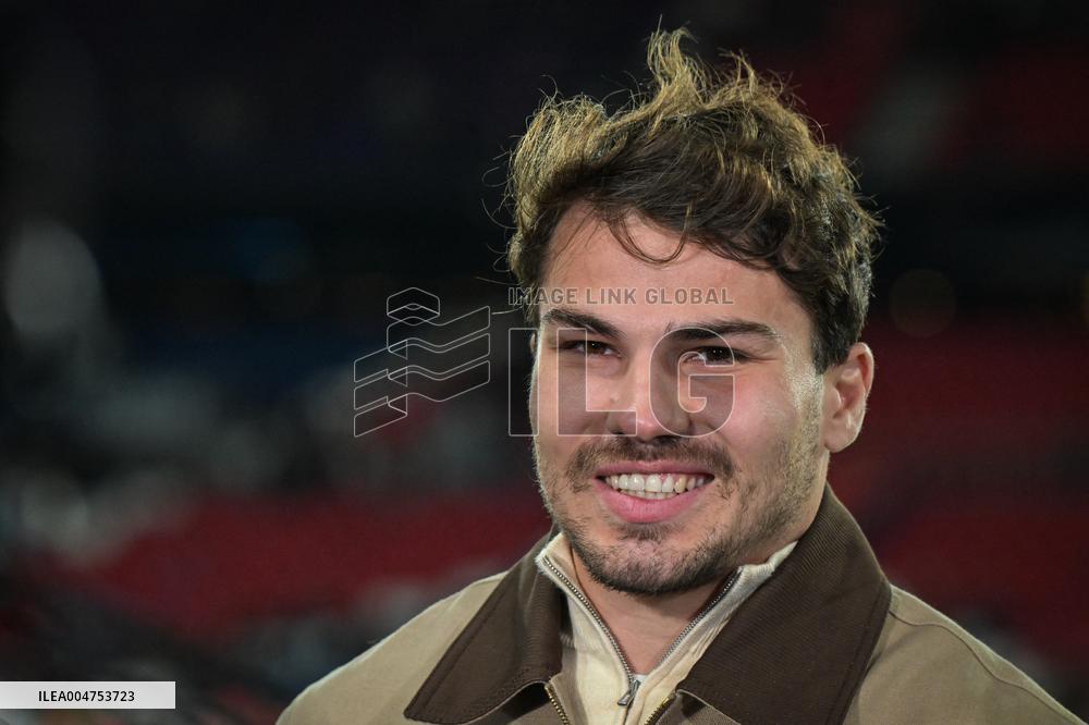 Ligue 1 PSG vs AJ Auxerre - Attendees - FA