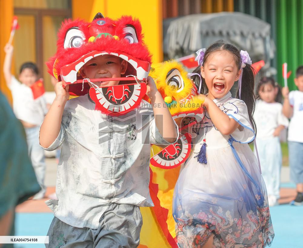 Folk Customs Welcome National Day in Huzhou