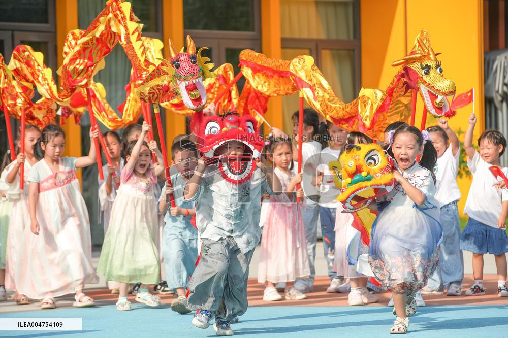 Folk Customs Welcome National Day in Huzhou